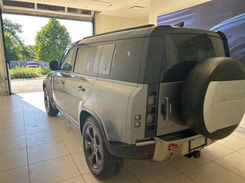 Used 2020 Land Rover Defender 110 X image 2
