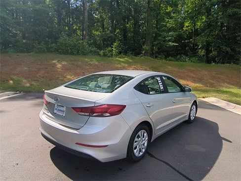 Used 2018 Hyundai Elantra SE image 13