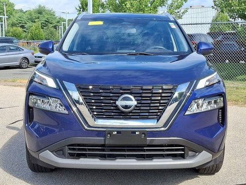 Used 2022 Nissan Rogue SV w/ SV Premium Package image 2