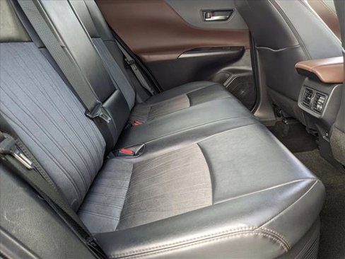 Used 2021 Toyota Venza XLE w/ Carpet Mat Package (TMS) image 17