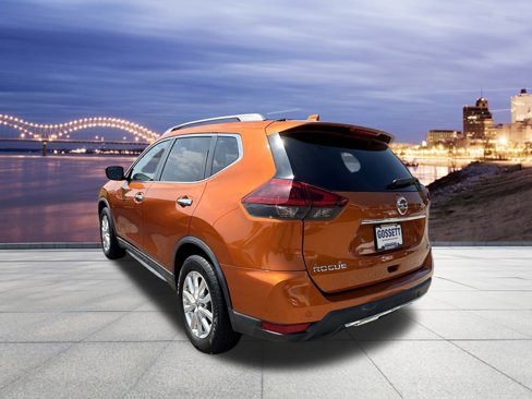 Used 2019 Nissan Rogue SV image 3