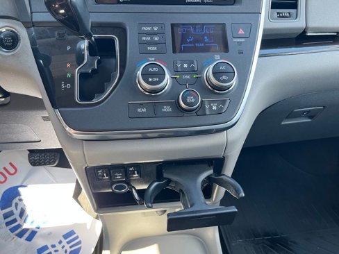 Used 2019 Toyota Sienna XLE image 18