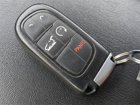 Used 2020 Jeep Cherokee Limited image 33