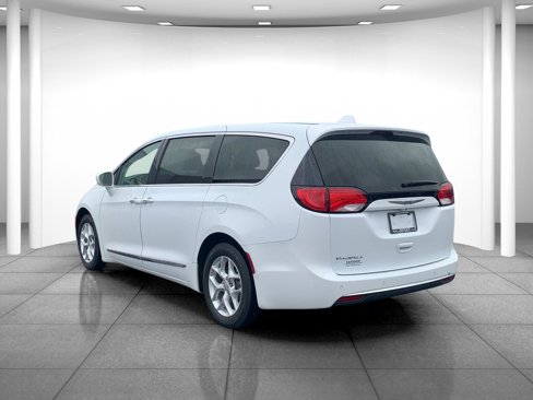 Used 2018 Chrysler Pacifica Touring Plus w/ Tire & Wheel Group image 5