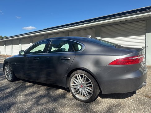 Used 2017 Jaguar XF Prestige image 4