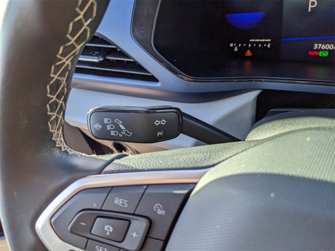 Certified 2023 Volkswagen Taos SE w/ Panoramic Sunroof Package image 31