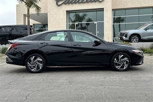 Used 2025 Hyundai Elantra Sport image 3