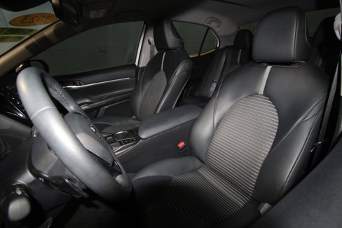 Used 2023 Toyota Camry SE image 4