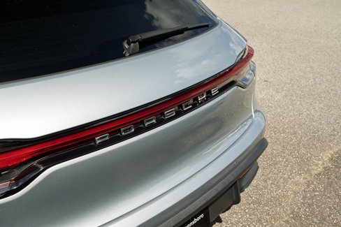 Certified 2023 Porsche Macan image 14