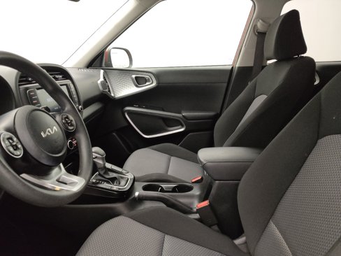 Used 2022 Kia Soul LX image 17