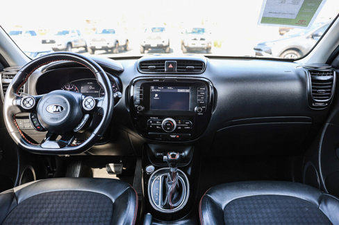 Used 2018 Kia Soul ! image 2