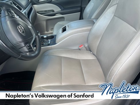 Used 2015 Toyota Highlander XLE image 11