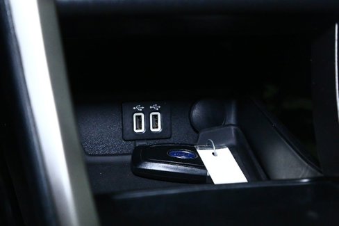 Used 2020 Ford Fusion SE image 27