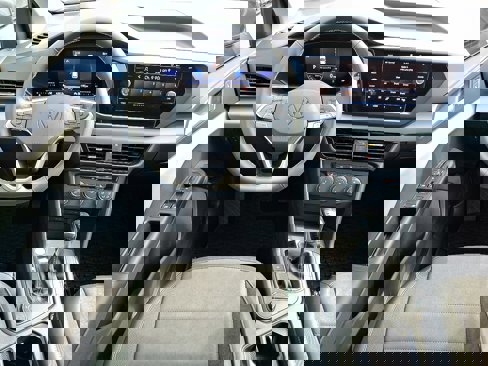 Certified 2022 Volkswagen Taos SE image 11