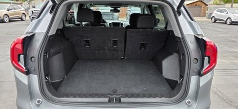 Used 2024 GMC Terrain SLE w/ Driver Convenience Package image 7