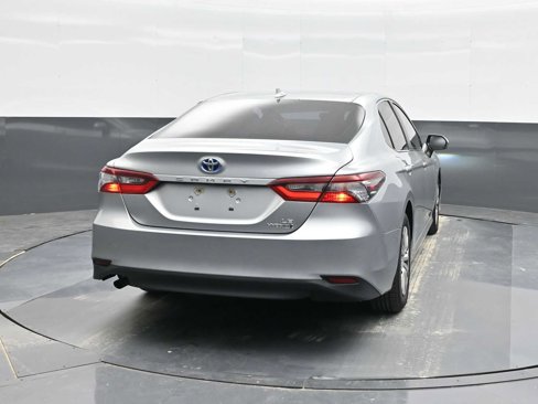 Used 2021 Toyota Camry LE image 8