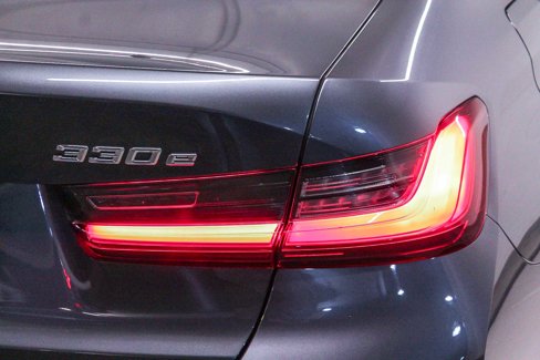 Certified 2022 BMW 330e w/ Driving Assistance Package image 7