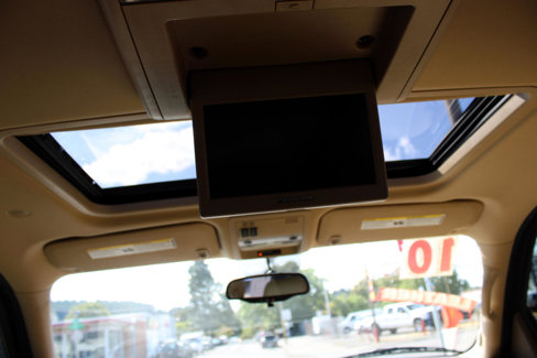 Used 2010 Chevrolet Suburban LT image 13