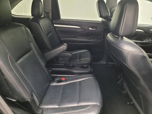 Used 2017 Toyota Highlander XLE image 19