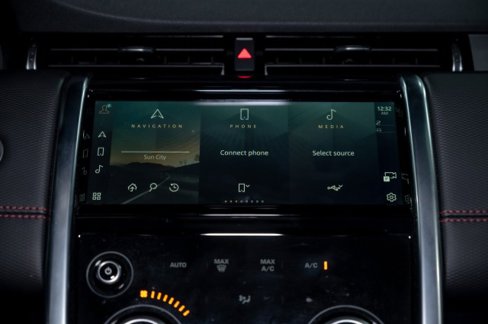 Used 2022 Land Rover Discovery Sport SE R-Dynamic image 15