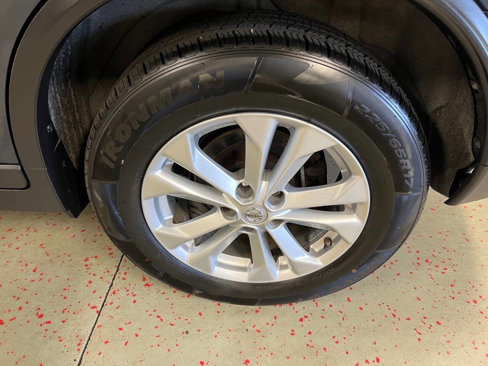 Used 2015 Nissan Rogue SV w/ SV Moonroof Package image 25