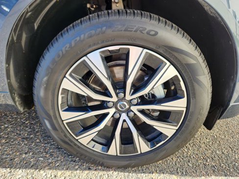 Certified 2025 Volvo XC60 B5 Plus w/ Climate Package image 19