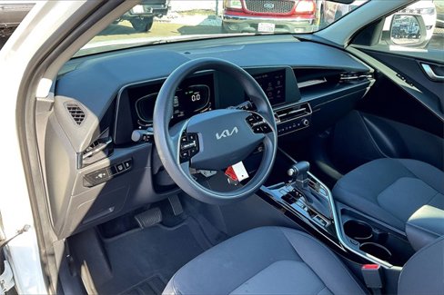 Used 2024 Kia Niro LX image 13