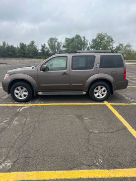Used 2008 Nissan Pathfinder SE w/ Premium Pkg image 2