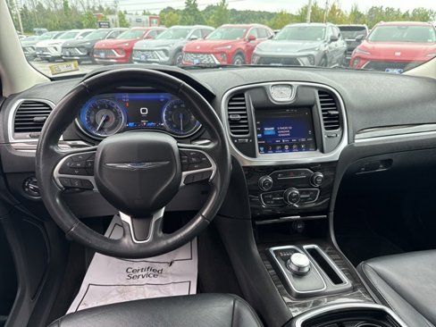 Used 2015 Chrysler 300 Limited image 18