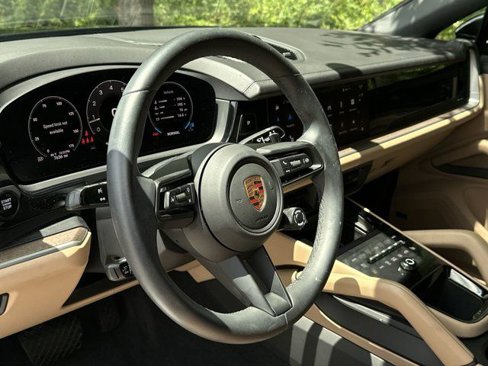 Certified 2024 Porsche Cayenne Coupe image 18