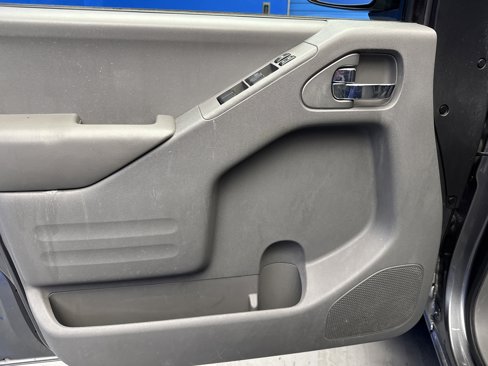 Used 2016 Nissan Frontier SV image 10