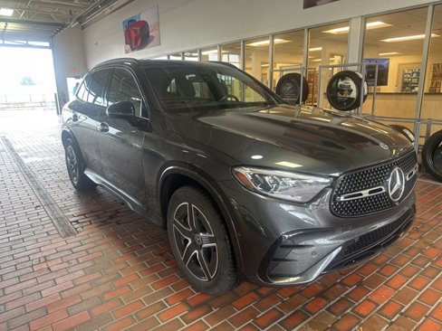 Used 2024 Mercedes-Benz GLC 300 4MATIC image 3
