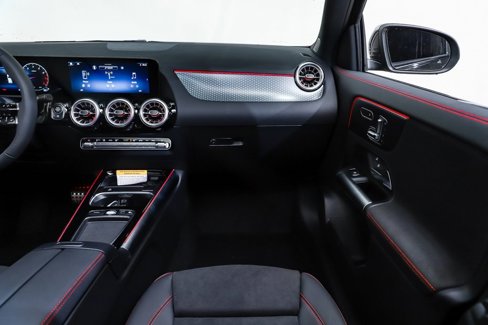 New 2025 Mercedes-Benz GLA 250 4MATIC image 16