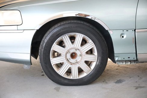 Used 2005 Lincoln Town Car Signature Limited image 20