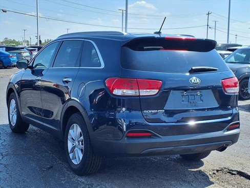 Used 2017 Kia Sorento LX image 4