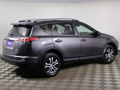 Used 2017 Toyota RAV4 LE image 8