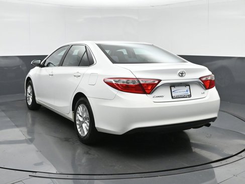 Used 2016 Toyota Camry LE image 5