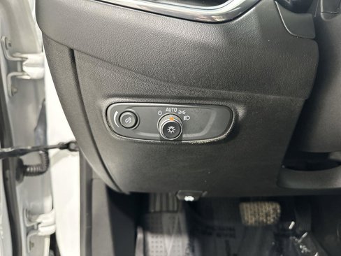 Used 2019 Chevrolet Equinox LT image 18