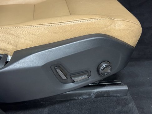 Used 2016 Volvo XC90 T6 Momentum w/ Momentum Plus Package image 10