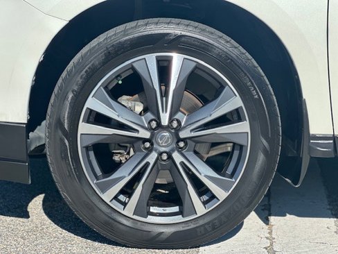 Used 2019 Nissan Pathfinder Platinum image 9