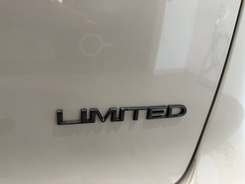 Used 2020 Chrysler Pacifica Limited image 7