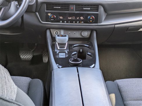 Used 2023 Nissan Rogue SV image 19