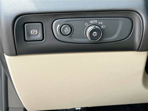Used 2019 Buick Enclave Essence image 8