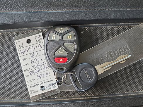 Used 2011 GMC Yukon SLT w/ SLT-2 Equipment Package image 17