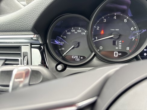 Certified 2025 Porsche Macan image 12