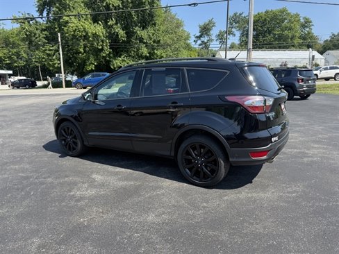 Used 2018 Ford Escape SE w/ SE Sport Appearance Package image 11