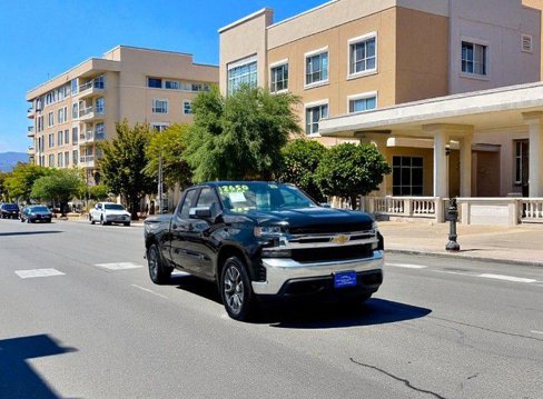 Used 2020 Chevrolet Silverado 1500 LT w/ Trailering Package image 1