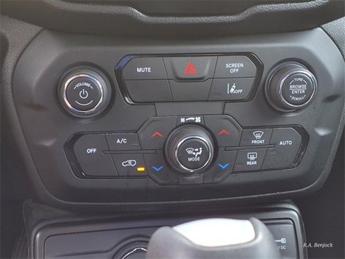 Used 2021 Jeep Renegade Latitude image 20