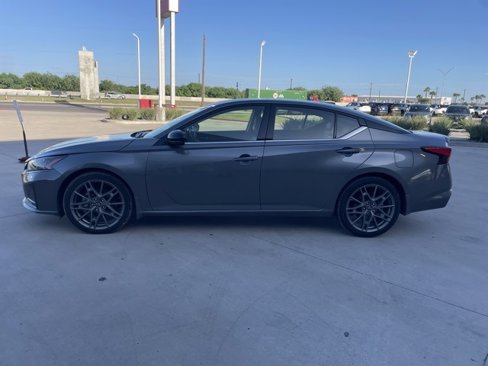 Used 2023 Nissan Altima 2.0 SR image 2