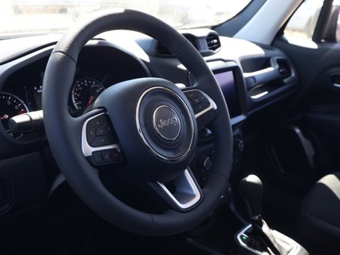 New 2023 Jeep Renegade Latitude w/ Sun & Fun Group image 13
